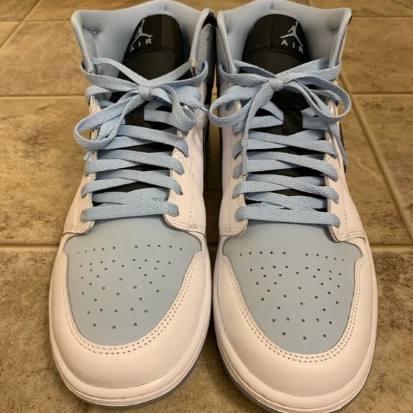 Jordan 1 Mid SE - Picture 2 of 11